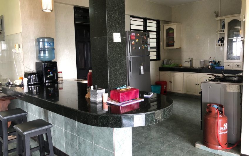 KIZINGO: 4BR APARTMENT FOR SALE