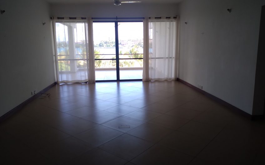 TO LET: SPECTACULAR SEAVIEW UNFURNISHED APARTMENT