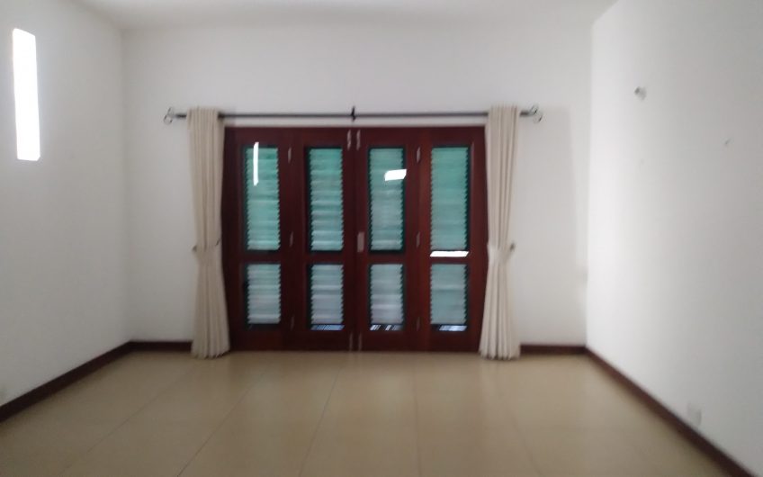 TO LET: SPECTACULAR SEAVIEW UNFURNISHED APARTMENT