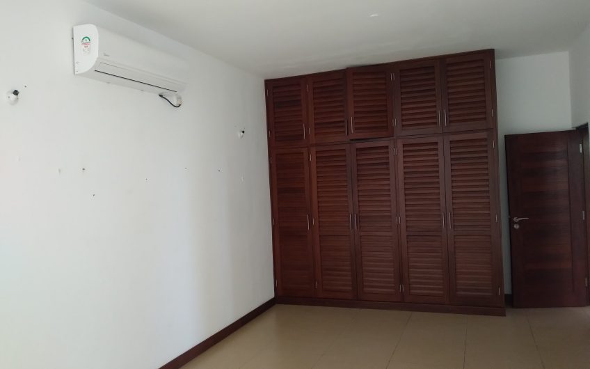TO LET: SPECTACULAR SEAVIEW UNFURNISHED APARTMENT