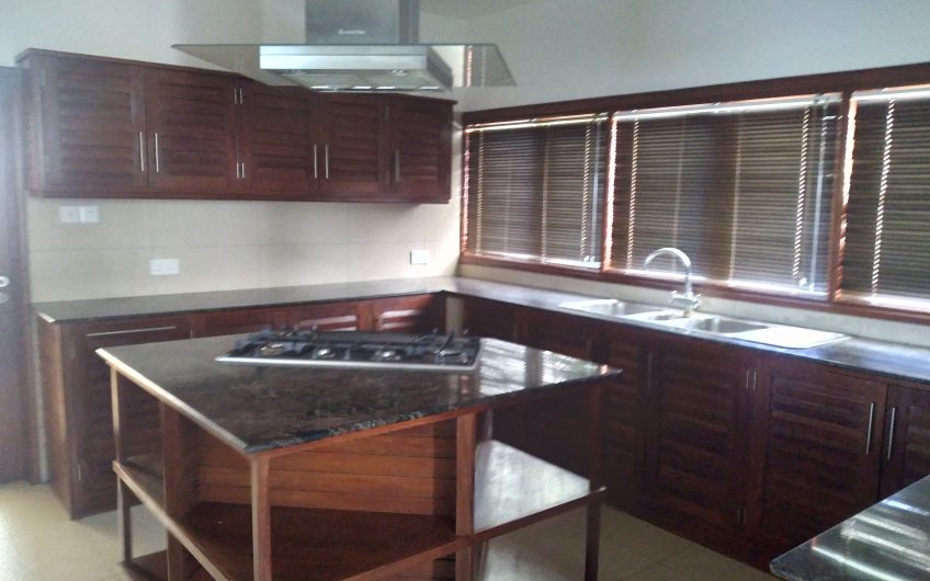 TO LET: SPECTACULAR SEAVIEW UNFURNISHED APARTMENT